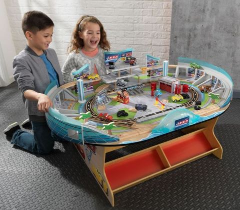 Obrázek produktu: Dřevěná autodráha Disney Cars 3 - Velký závodní okruh Florida - poškozený kartonový obal