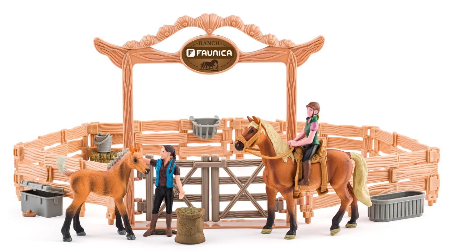 Faunika - Jízdárna s koňmi