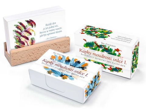 Obrázek produktu: Kapky moudrosti srdce I. / Inspirující aforismy pro každý den - karty s dřevěným stojánkem