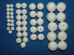 Obrázek produktu: Vatová kulička provlékací, mix velikostí - 50 kusů