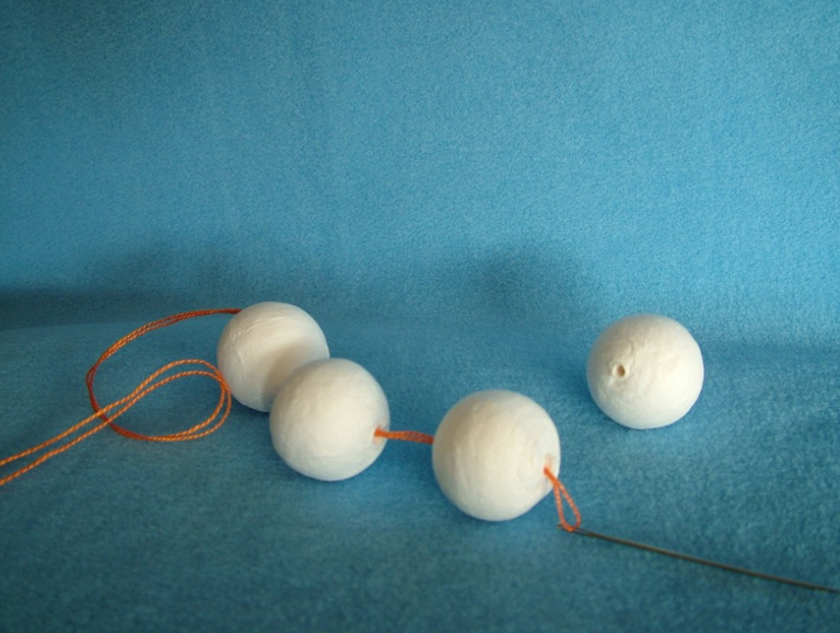 Vatová kulička provlékací, průměr 30 mm - 20 kusů